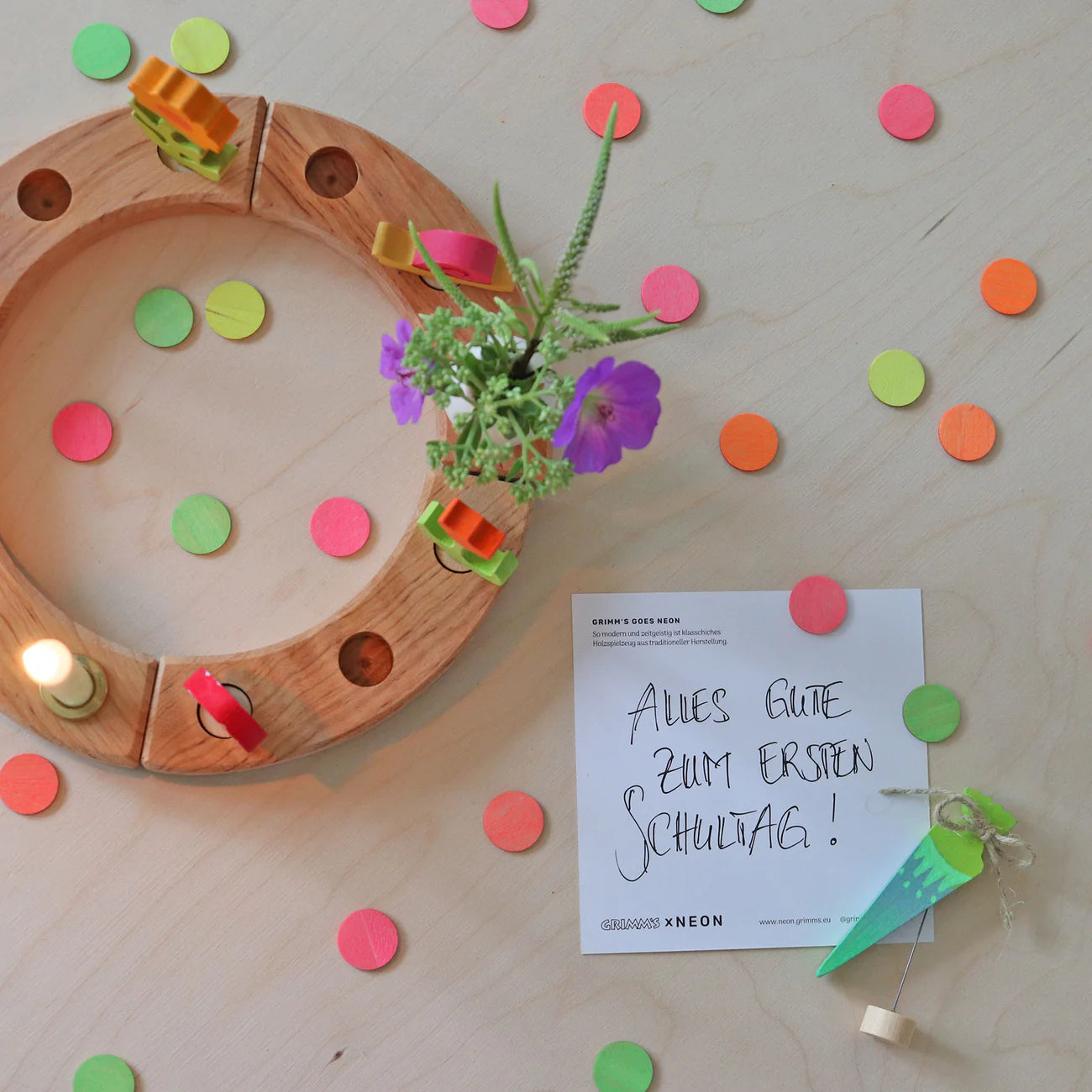 GRIMM’S | Houten jaarring steker | School cone (groen)