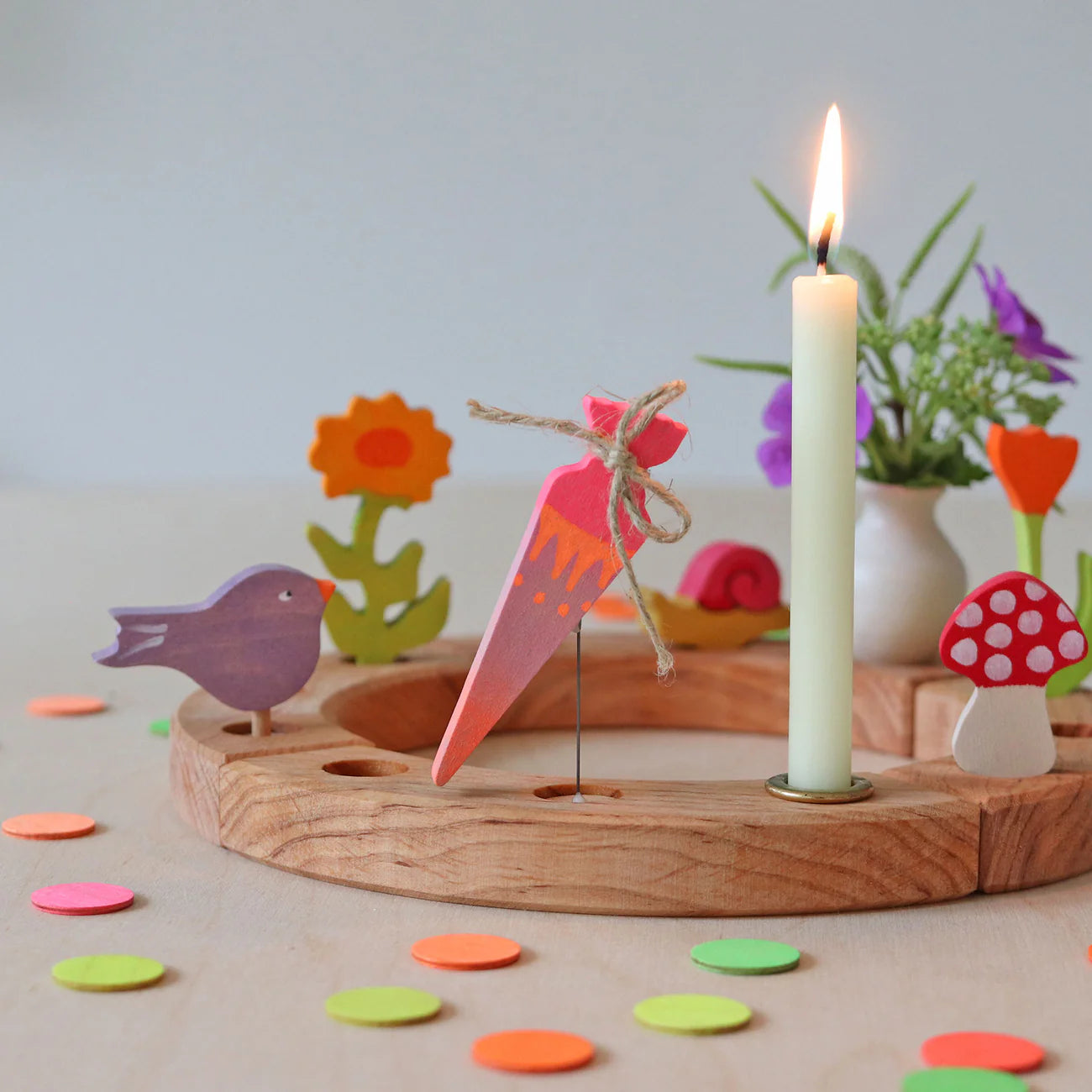 GRIMM’S | Houten jaarring steker | School cone (roze)