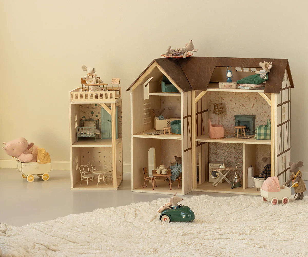 MAILEG | Behang, Mouse hole farmhouse